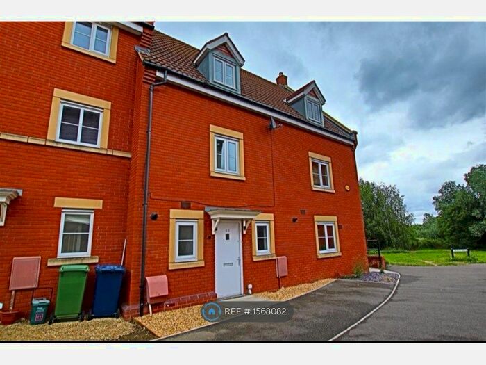 3 Bedroom Terraced House To Rent In Henry Crescent, Tewkesbury, GL20