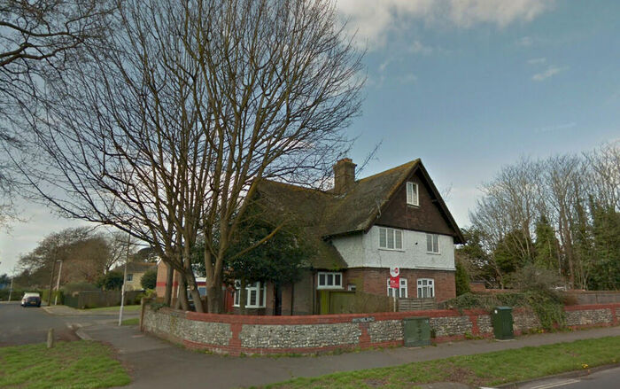 1 Bedroom Apartment To Rent In St. Lawrence Avenue, Tarring, Worthing, BN14