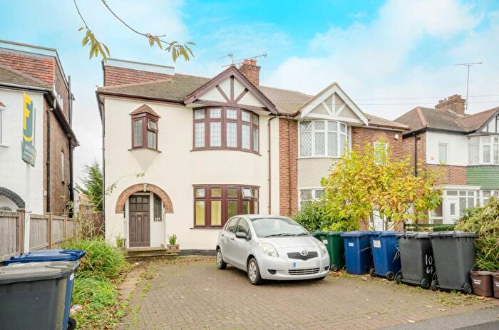 2 Bedroom Flat To Rent In Devonshire Road, Mill Hill East, London, NW7