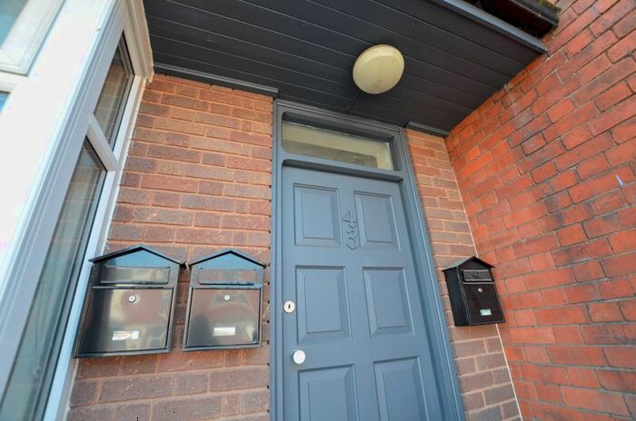 1 Bedroom Flat To Rent In Three Shires Oak Road, Bearwood, Smethwick, B67