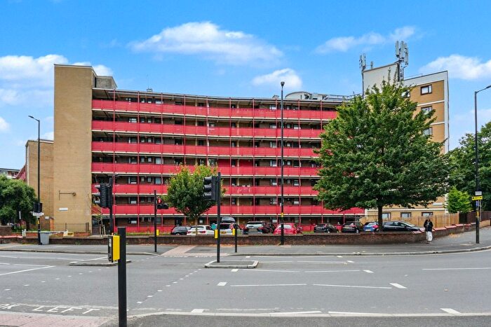 3 Bedroom Flat For Sale In Haddonfield, London, SE8