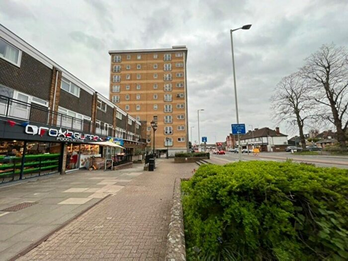 2 Bedroom Apartment To Rent In Ravenscroft, Broxbourne, EN10