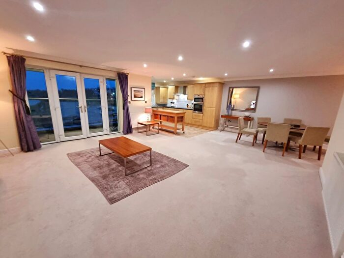 3 Bedroom Maisonette To Rent In Doc Fictoria, Caernarfon, LL55