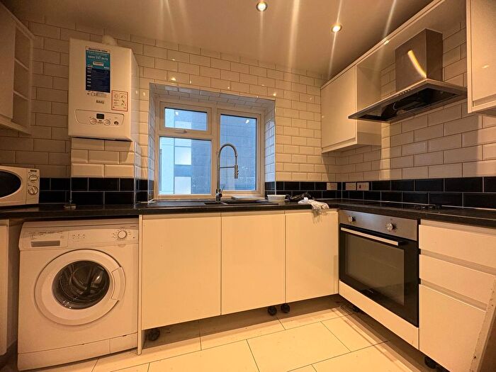 3 Bedroom Flat To Rent In Staines Road, Hounslow, TW3