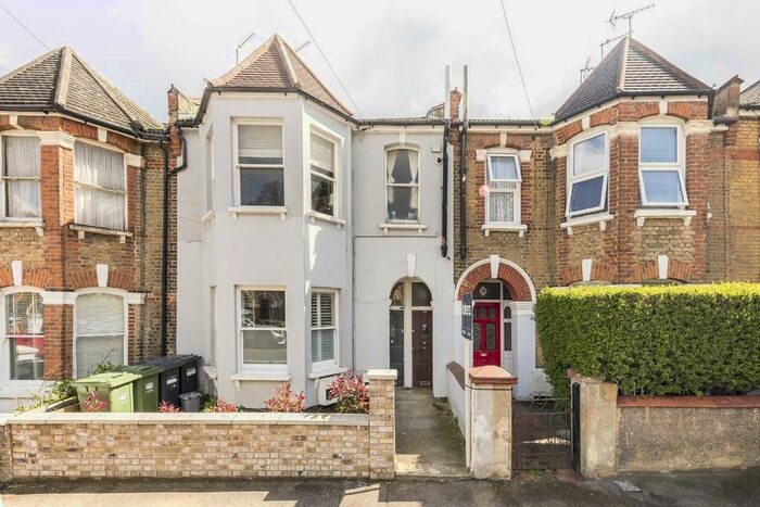 2 Bedroom Flat To Rent In Sandrock Road, London, SE13