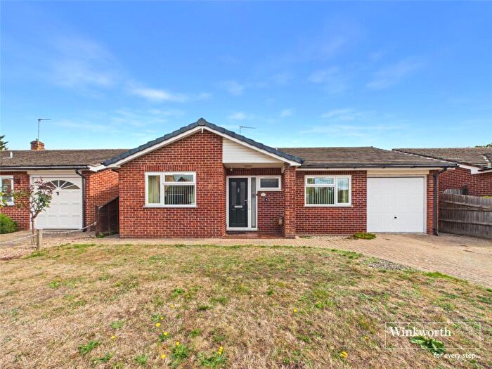 3 Bedroom Bungalow For Sale In Beverley Close, Thatcham, Berkshire, RG18