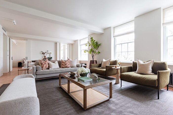 3 Bedroom Flat To Rent In Lowndes Square, Knightsbridge, SW1X