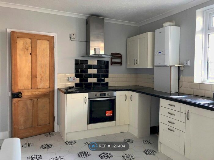 2 Bedroom Flat To Rent In The Quarry, Guildford, GU1