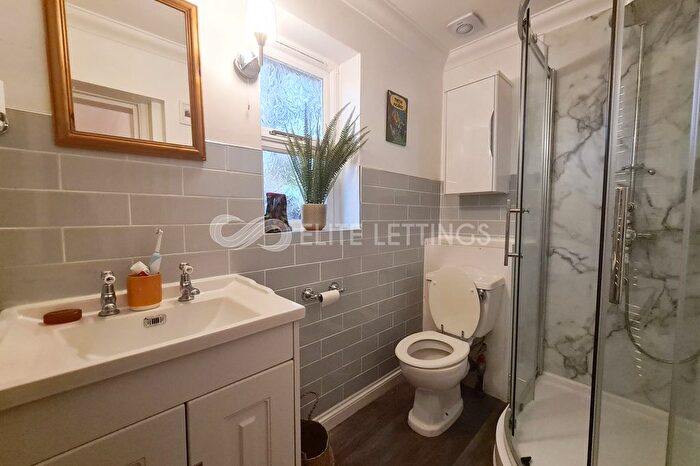 2 Bedroom Flat To Rent In Durley Chine Road, Bournemouth, BH2