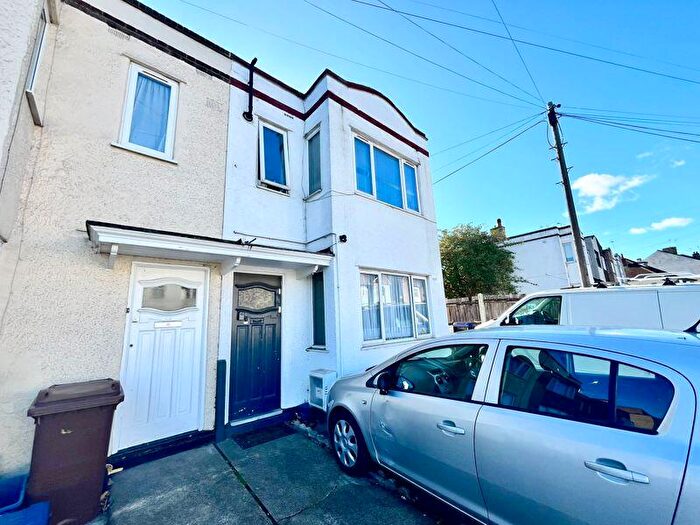 1 Bedroom Flat For Sale In Coming Soon - Fairfax Drive, Westcliff On Sea, SS0