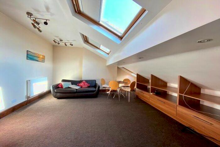 2 Bedroom Flat To Rent In Lime Road, Manchester, M32