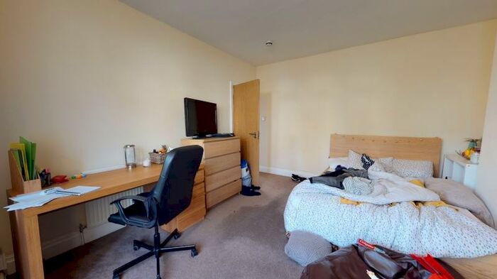 4 Bedroom Semi-Detached House To Rent In The Turnways, Headingley, Leeds, LS6