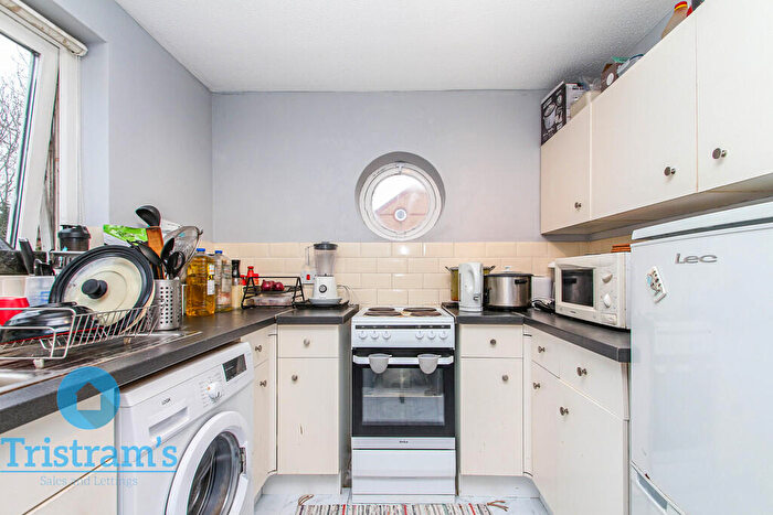 2 Bedroom Apartment To Rent In Tonnelier Road, Dunkirk, NG7