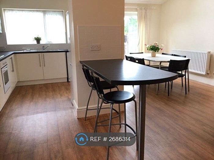 4 Bedroom Semi Detached House To Rent In Finchley Road, Manchester, M14