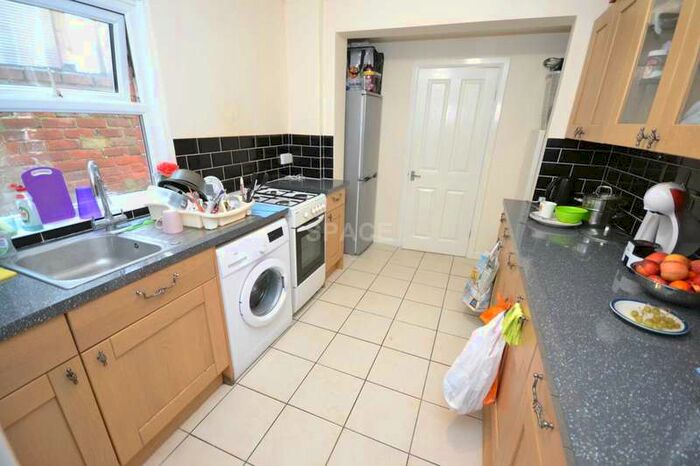4 Bedroom Terraced House To Rent In Liverpool Road, Reading, RG1