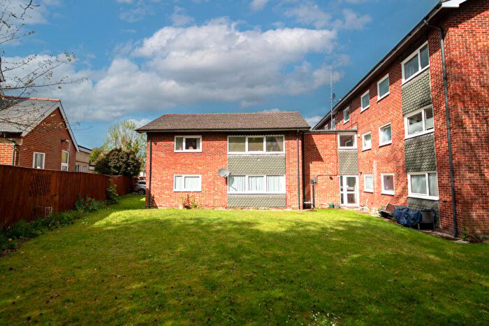 2 Bedroom Apartment For Sale In Link Road, Newbury, RG14