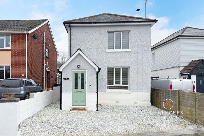 2 Bedroom Detached House For Sale In Foxholes Road, Poole, BH15