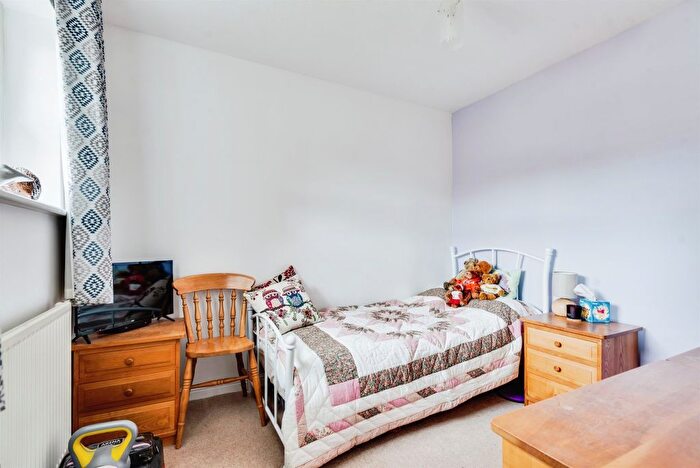 3 Bedroom End Of Terrace House For Sale In Highdown Way, Swindon, SN25