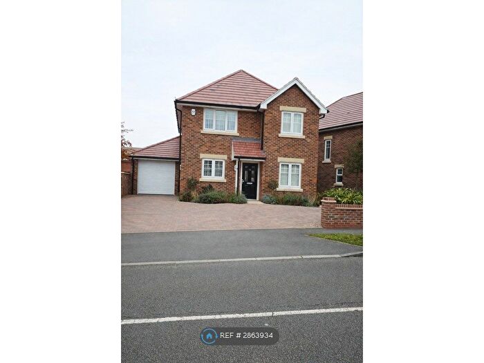 4 Bedroom Detached House To Rent In The Drive, Reading, RG6