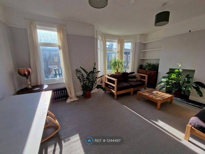 2 Bedroom Flat To Rent In Twickenham Road, London, E11