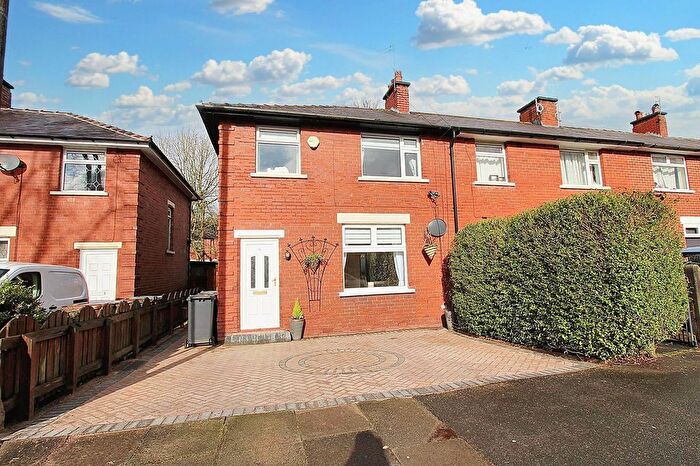 3 Bedroom Semi Detached House To Rent In Westminster Avenue, Whitefield, M45