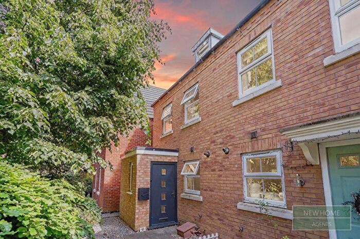 3 Bedroom Semi Detached House For Sale In New Swan Close, Witham St Highs, Lincoln, LN6