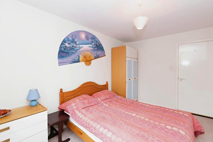 1 Bedroom Flat For Sale In Express Drive, Ilford, IG3