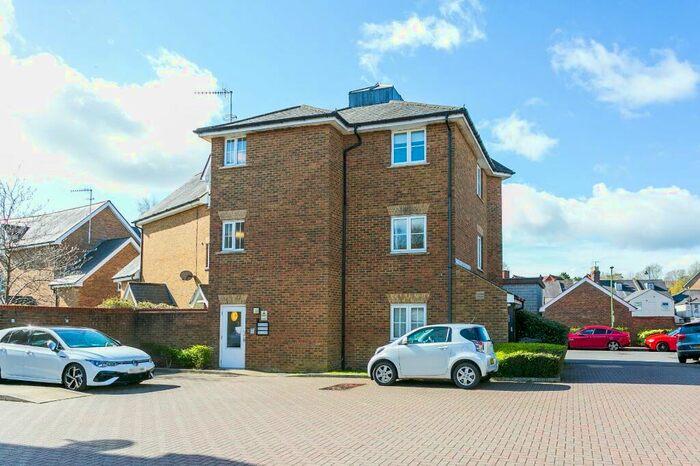 2 Bedroom Apartment To Rent In Fourdrinier Way, Apsley, Hemel Hempstead, Herts, HP3