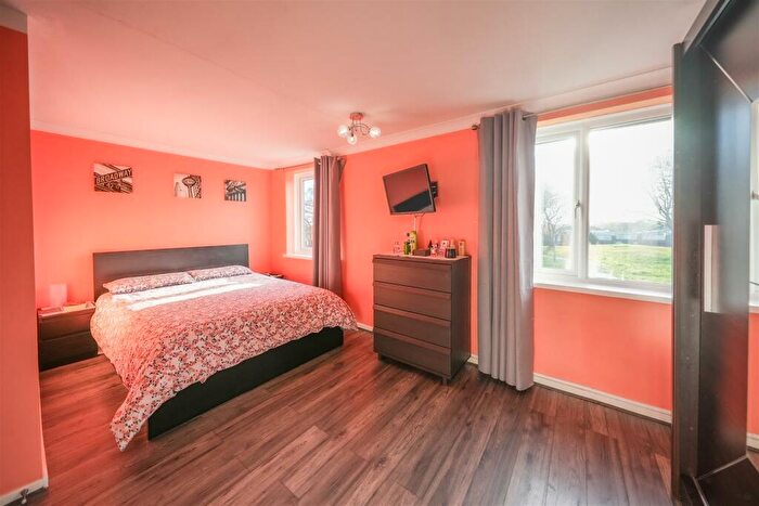 3 Bedroom End Of Terrace House For Sale In Gorsehill, Gateshead, NE9