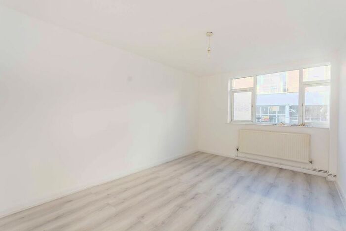 2 Bedroom Flat To Rent In Cricklewood Lane, Cricklewood, London, NW2