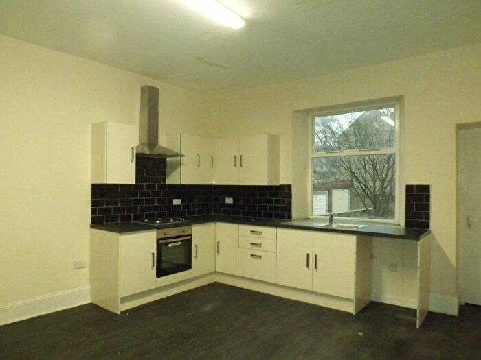 3 Bedroom Flat To Rent In Durham Road, Gateshead, NE9