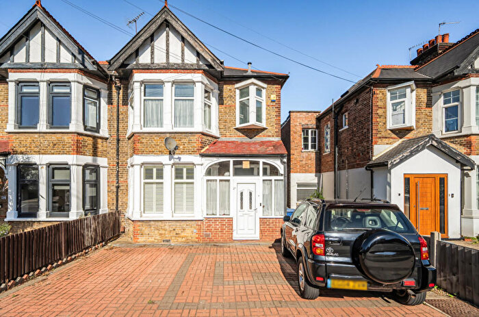 4 Bedroom Semi-Detached House For Sale In Colindeep Lane, Colindale, NW9