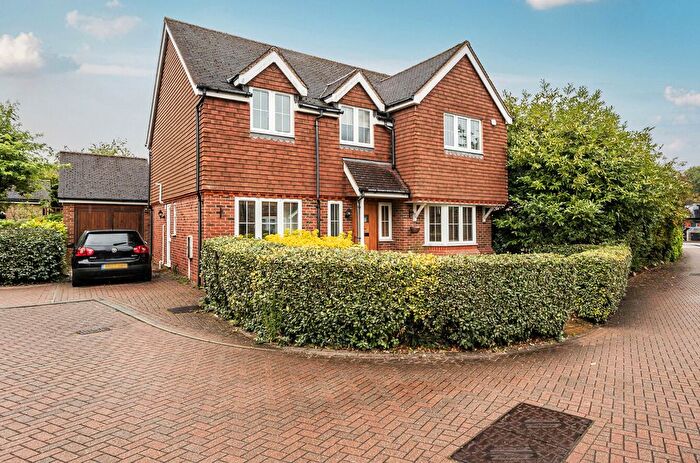4 Bedroom Detached House For Sale In Wyvern Close, Orpington, BR6