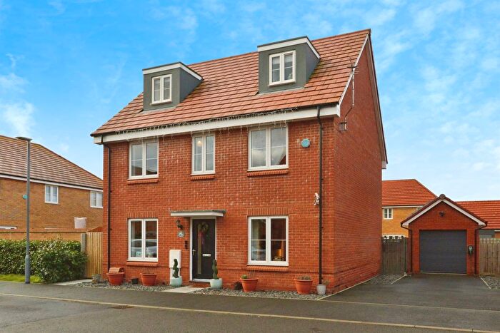 5 Bedroom Detached House For Sale In Fontaines Road, Glebe Farm, Milton Keynes, MK17