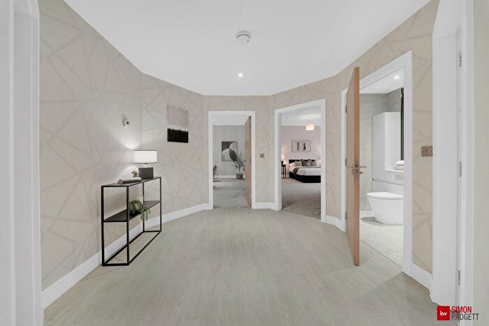 2 Bedroom Flat For Sale In Grenfell Gardens, Colne, BB8