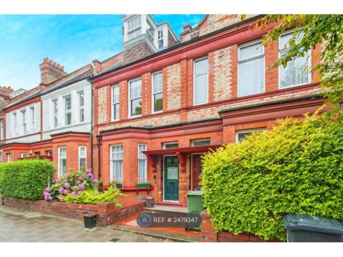 2 Bedroom Maisonette To Rent In Amesbury Avenue, London, SW2