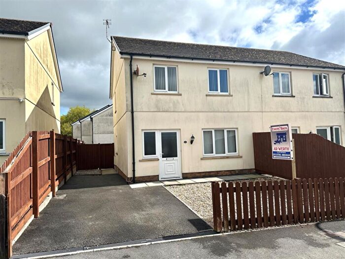 3 Bedroom House For Sale In Ffynnon Y Waun, Ponthenry, SA15