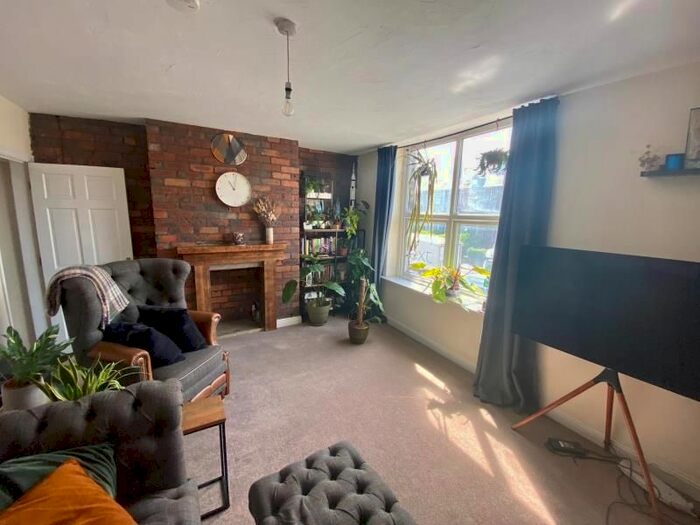 2 Bedroom Flat To Rent In Bingley Road, Shipley, West Yorkshire, BD18