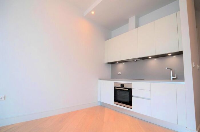 1 Bedroom Flat To Rent In Market Place, Brentford, TW8