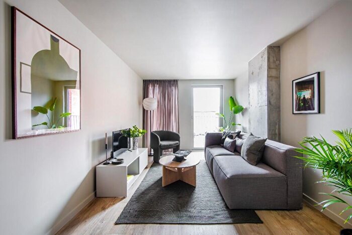 1 Bedroom Apartment To Rent In Addington Street, Manchester, Greater Manchester, M4