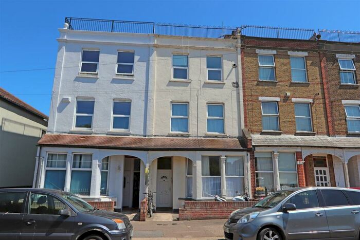 1 Bedroom Flat To Rent In Camper Road, Southend On Sea, SS1