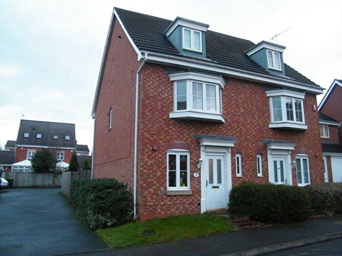 3 Bedroom Town House To Rent In Wycherley Way, Cradley Heath, West Midlands, B64