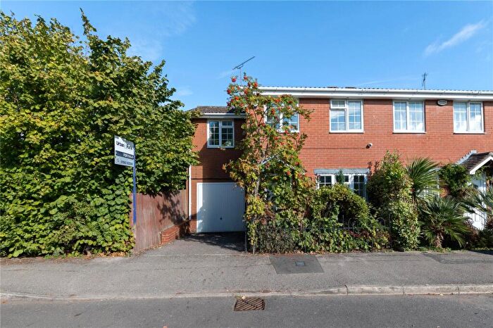 3 Bedroom Semi-Detached House For Sale In Rochford Drive, Luton, Bedfordshire, LU2