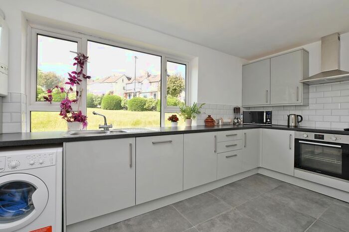 2 Bedroom Flat To Rent In Hornby Court, High Storrs Rise, Sheffield, S11