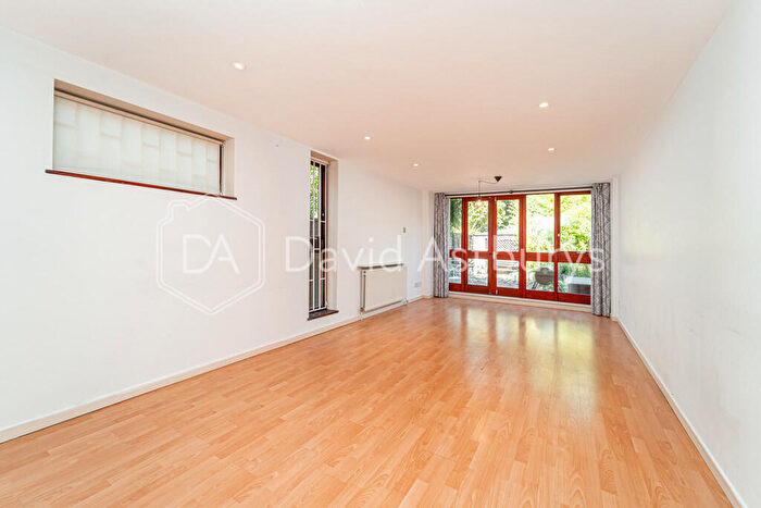 3 Bedroom Town House To Rent In Claremont Road, Highgate, London, N6