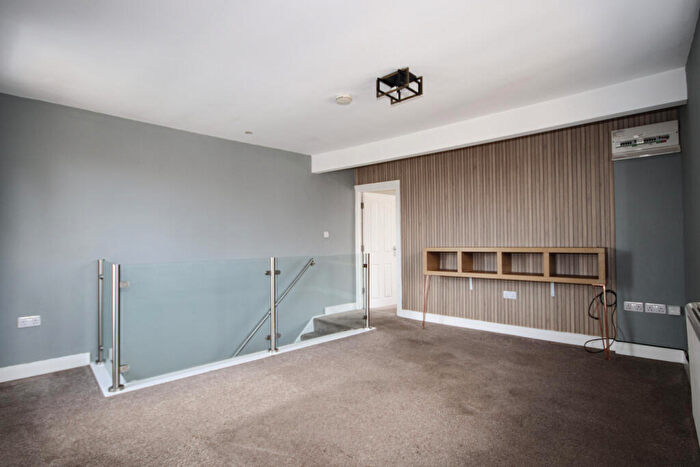 1 Bedroom Flat To Rent In High Street, Rainham, Kent, ME8