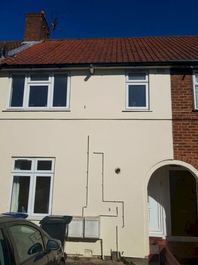 Terraced House To Rent In Goldbeaters Grove, Edgware, HA8
