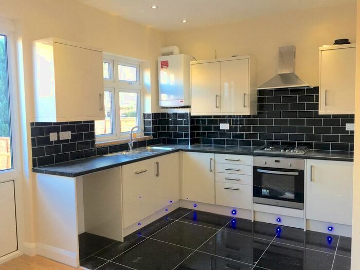 5 Bedroom Terraced House To Rent In Fencepiece Road, Essex IG6