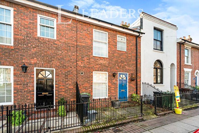 3 Bedroom Terraced House To Rent In King Street, PO5