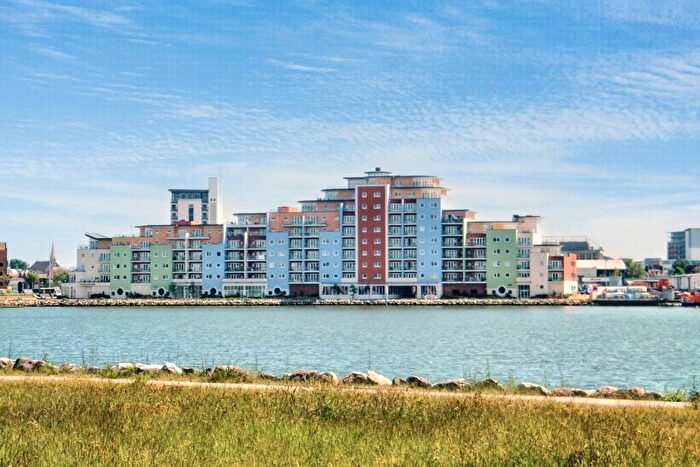 2 Bedroom Flat For Sale In Poole, BH15